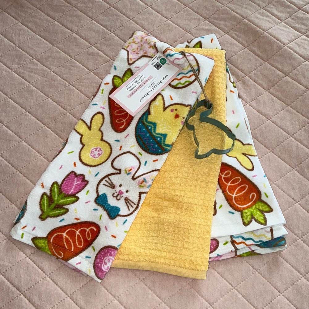 Cupcakes & Cashmere 4 Piece Easter Kitchen Towel Set